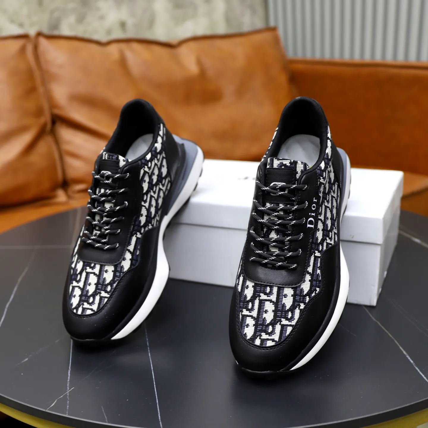 Ex-factory price: 462💰🙅‍♂️🙅‍♂️🙅‍♂️ Brand: Dior DIOR Standard code: 38-44 (45 customized) Grade: Same as the official website Material: Original leather splicing brand cloth Comfortable and breathable lining Lightweight and wear-resistant sports outsole Style category: Men's fashionable casual shoes Running sneakers Distinguished luxury brand elements Top luxury Color: actual picture color